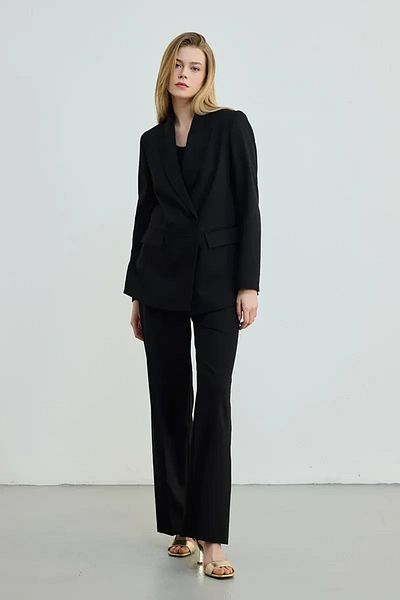 Gusto Two Button Blazer Jacket - Black
