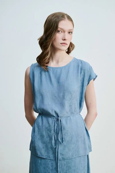 Gusto Bluză cu curea cu model jacquard - albastru