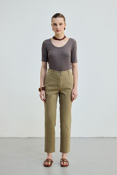 Gusto Kenaf Mom Pantalons - Khaki Model