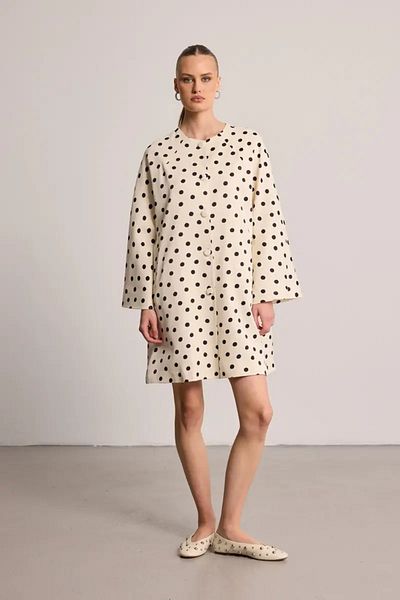 Gusto Dotted Satin Kaftan - Ecru