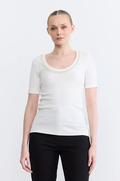Gusto Viscose T-Shirt with Pearl Collar - Ecru