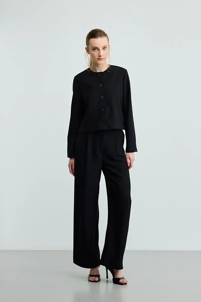 Gusto Pleated Wide Leg Trousers - Black