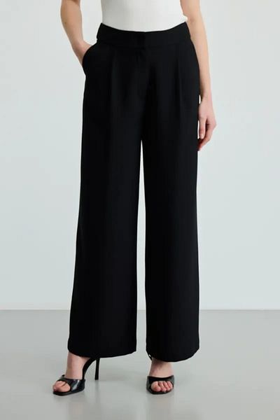Gusto Pleated Wide Leg Trousers - Black
