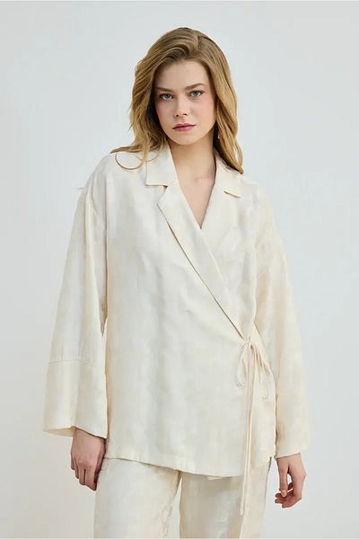 Gusto Jacquard Patterned Kimono - Ecru