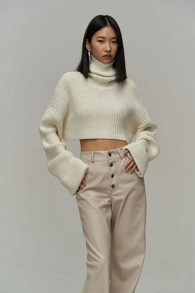 MAİ COLLECTİON Revue Turtleneck Ecru Crop Sweater