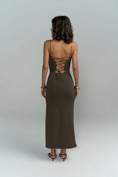 BOHEMAİ Hnědé úpletové šaty Cintia Back Nízký střih