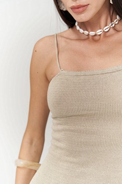 BOHEMAİ Sunrise Stone színű, mélyen kivágott rövid kötöttáru ruha