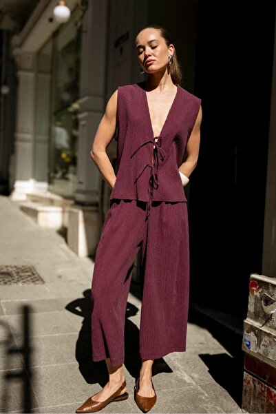 FEMMESTUDIO Women's Burgundy V-Neck Lacing Detailed Vest Pants Set