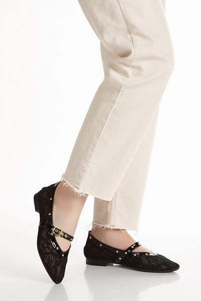 UYEGE Times Series Lace Low Heel Daily Use Ballerina Shoes
