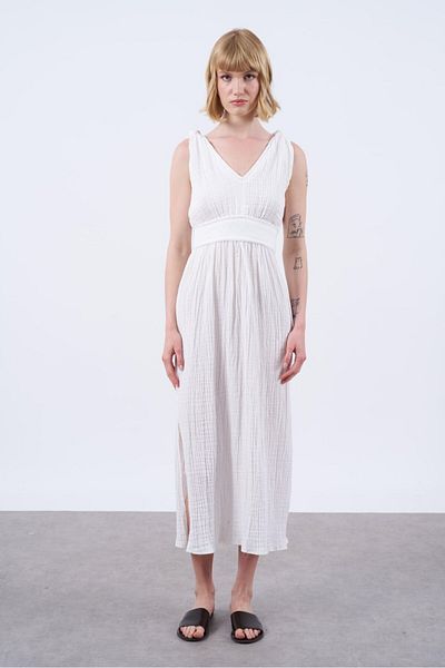FEMMESTUDIO Women's White V-Neck Slit Detailed Maxi Length Linen Dress