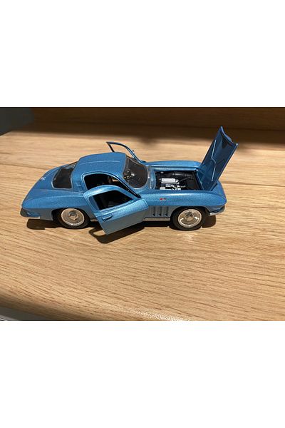liss çarşı Classic 1966 Chevrolet Corvette Collectible 1:32 Model Car with Hood and Doors Opened Brand Bandrol