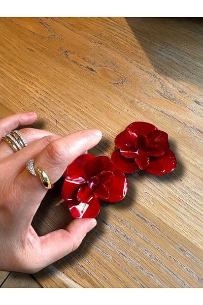 Finery by Nerrs Embossed Flower Earrings Red Zr Model