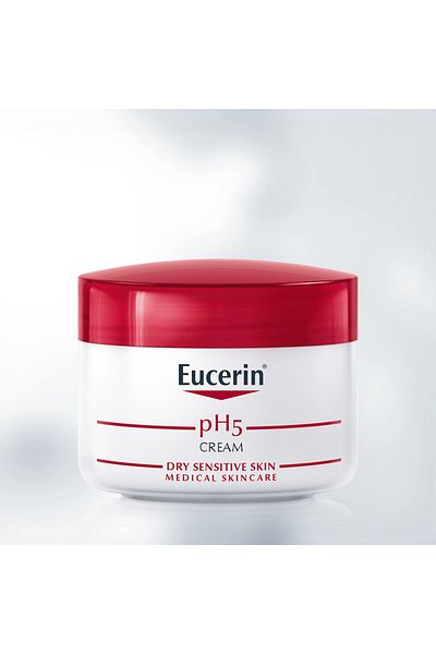 Eucerin cream for sensitive and dry skin and skin areas. Moisturizes 100 ml
