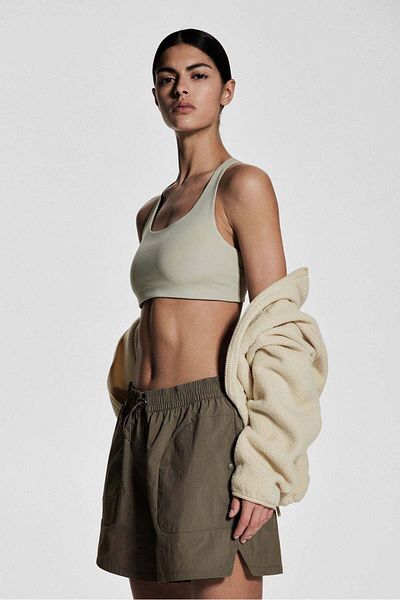 H&M شورت خارجي خفيف الوزن مقاوم للماء