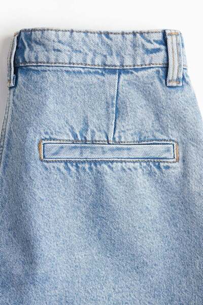 H&M Pleated denim shorts