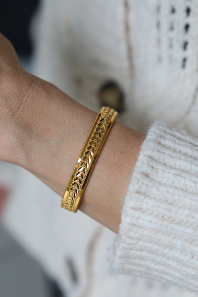 Yenigün Kuyumculuk 14 Ayar Altın Ajda Ve Başak Desenli Kelepçe