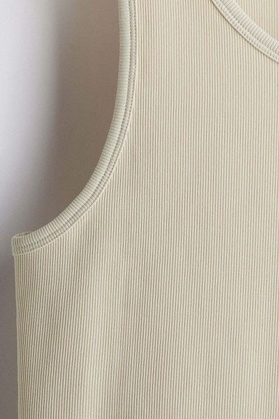 H&M قميص صدرية مضلعة بقصّة Slim Fit