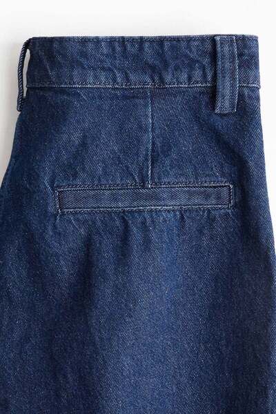 H&M Pleated denim shorts