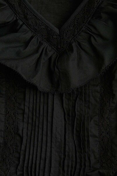 H&M بلوزة من القطن مزينة بالكشكشة