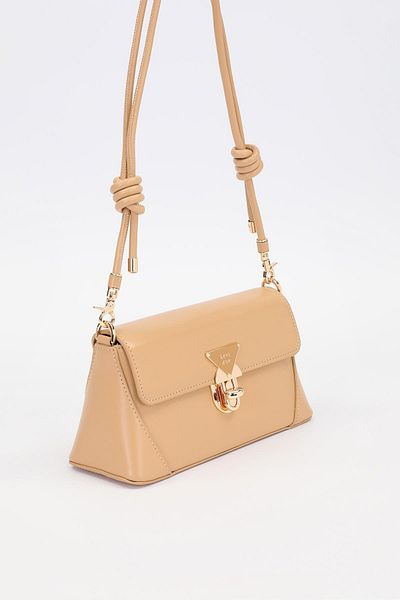 Levidor Mink Triangle Lock Detailed Shoulder Bag
