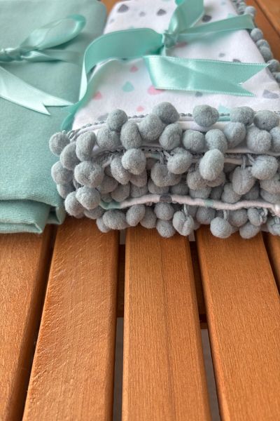 zarafet concept 2 Pompom Flannel Baby Blanket 100% Cotton (100X100) 2 Mouth Wipes Gift