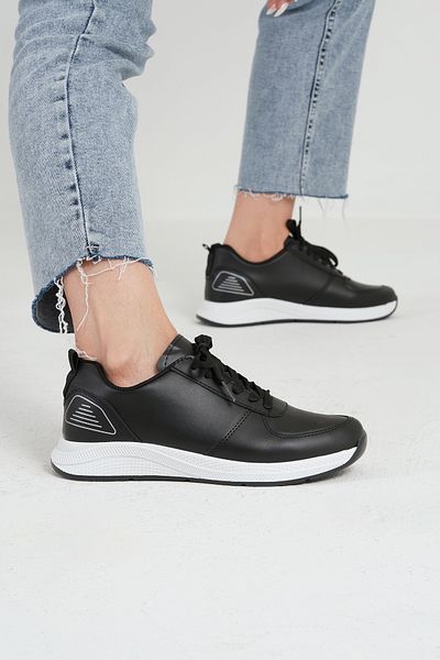 Beyond Women's Black Lace-Up Leather Sneaker 2.5 cm Byndf301