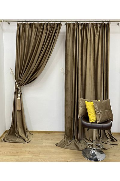 Liz Line Set of two velvet curtains, with drapery, various sizes and colors, from the "Velvet" range by Liz Line
