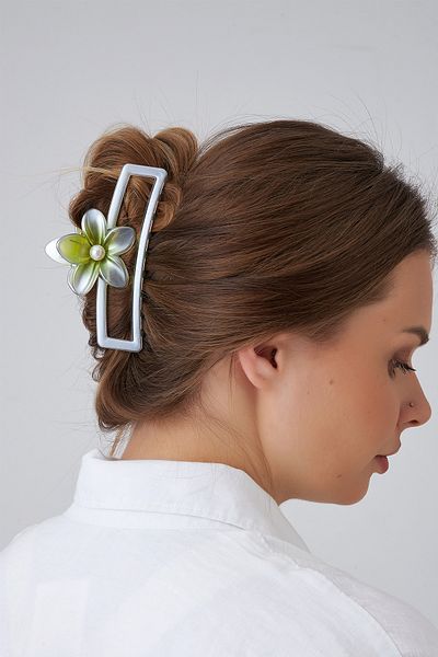 Modex Pearl Detailed Clover Flower Latch Buckle (11cm)
