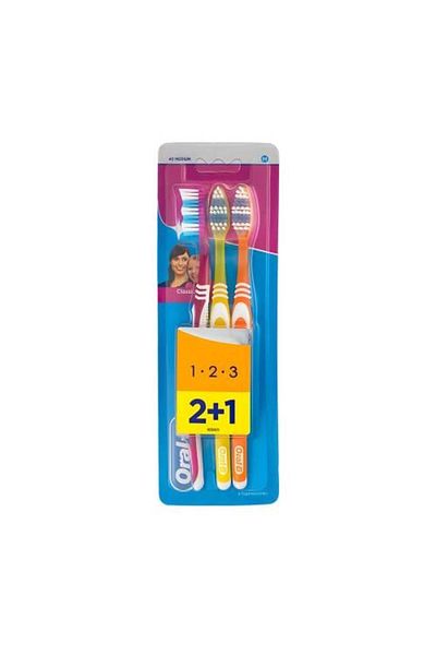 Oral-B Medium Toothbrush 3 Pieces - Colored