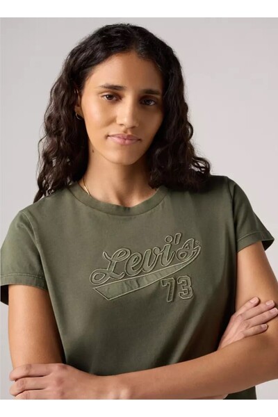 Levis ليفي ®   المرأة الجرافيك بوكسي