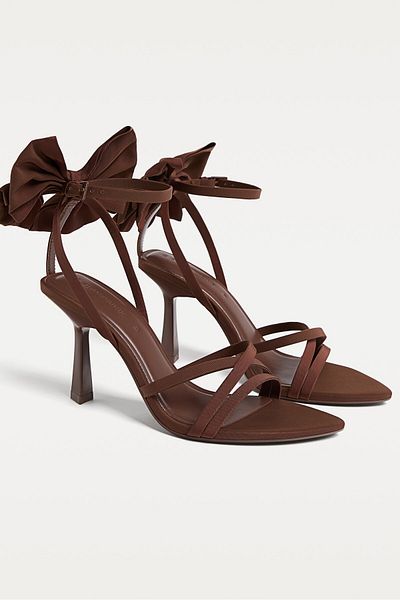 Stradivarius Heeled sandals with bow