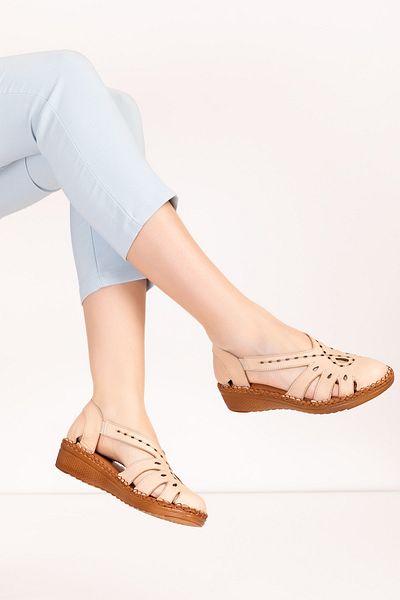 Gondol Women's Genuine Leather Closed Front Comfortable Sandals Pyt.5103