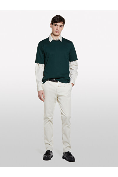 Sisley Ανδρικό μπλουζάκι σε σκούρο πράσινο χρώμα, 100% βαμβακερό, με ριμπάνα λαιμόκοψη και κανονική εφαρμογή