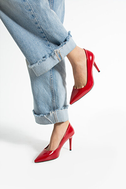 Güllü Shoes Kırmızı Vegan Deri Kırışık Rugan 9cm Topuklu Hafızalı Pedli Rahat Kalıp Sivri Burun Kadın Stiletto