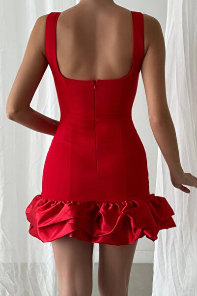 Lady Beezy Boutıque Kırmızı Fırfırlı Saten Detaylı Mini Elbise Sıfır Yaka Vücuda Oturan Abiye Mezuniyet Düğün