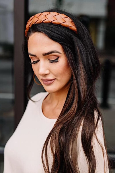 CAŞ DEKORASYON Coroană din piele împletită de culoare bronzată