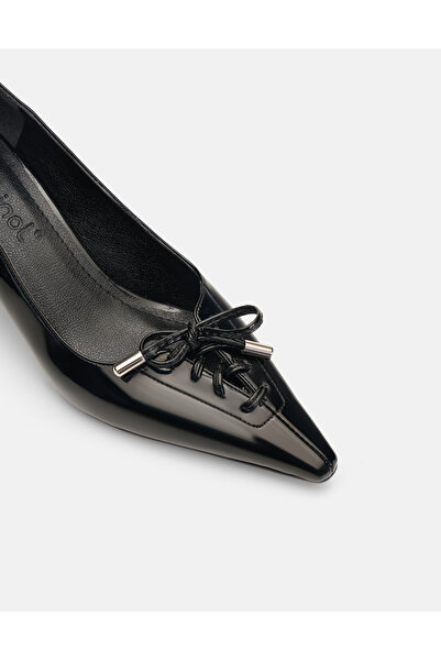 Jorbinol Kate Rugan Bağcık Detaylı Topuklu Ayakkabı