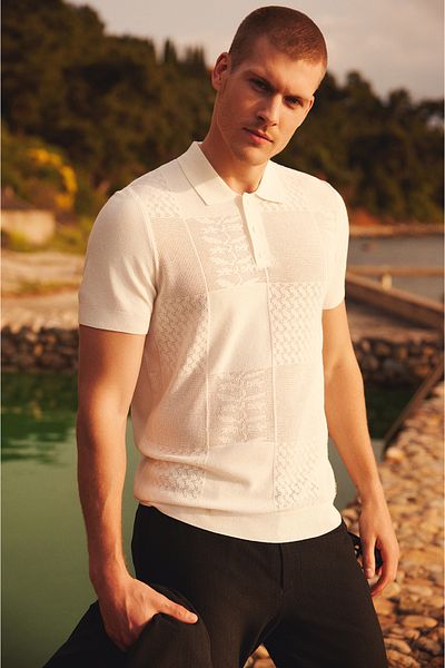 Avva Weißes, durchbrochenes, gemustertes Strick-T-Shirt mit Polokragen für Herren aus Baumwolle A31y5031