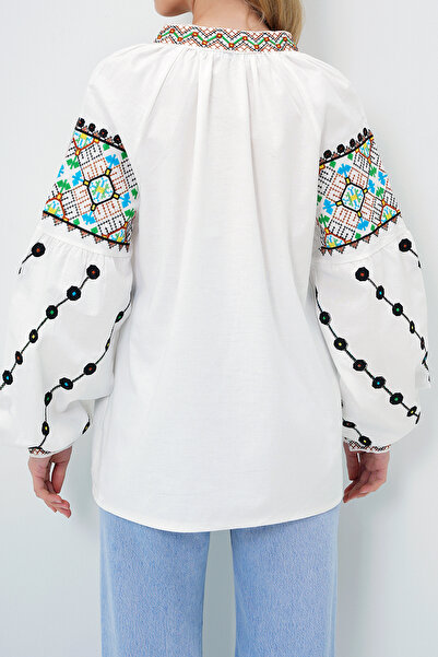 VAGGON Women's White Judge Collar Embroidered Linen Blouse Prmx14100