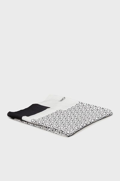 Calvin Klein Jacquard Logo Printed 130 X 130 cm Shawl K60K612706Bds Shawl K60K612706 Bds