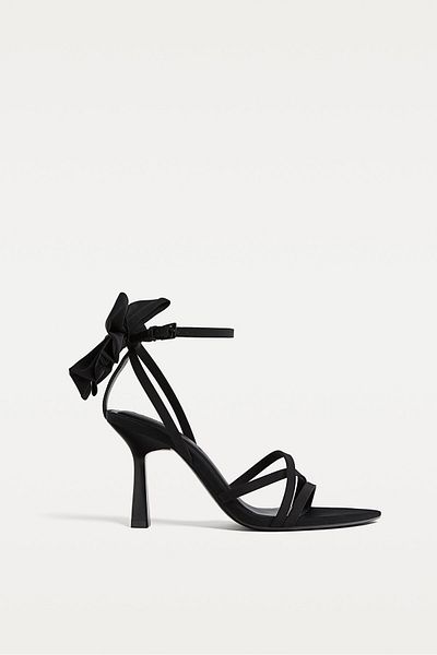 Stradivarius Heeled sandals with bow