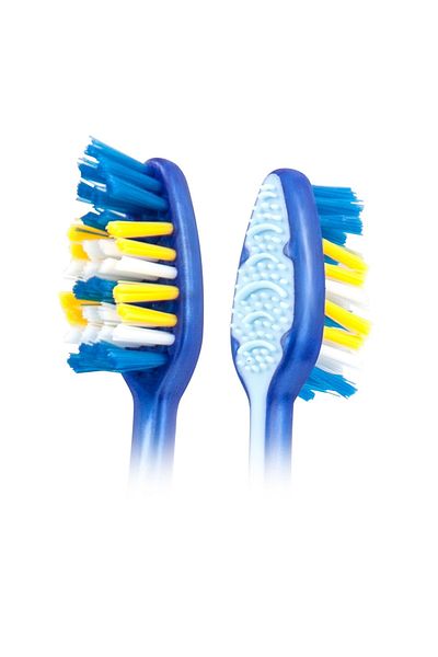 Colgate ZigZag Flexible Soft Toothbrush – 1 Pc, Assorted Colour – Multi-Angle Bristles for Deep,