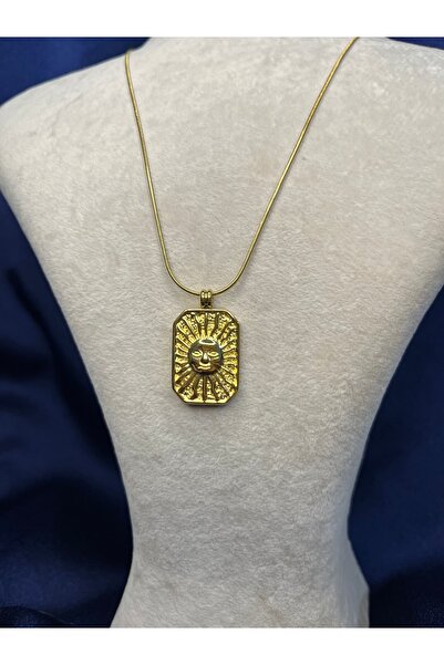 Fam&Co Jewelry Çift Taraflı Ay ve Güneş Figürlü Kolye – Gece ve Gündüzün Simgesi