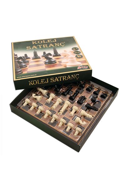 Star College Chess Set