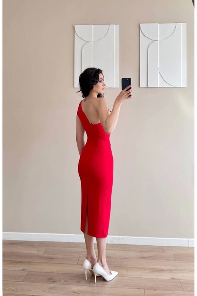 Ecenin Favorileri Червона сукня з плісированим коміром і одним плечем