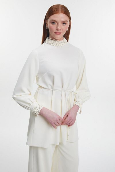 Zühre Ecru Blouse with Collar and Sleeve Detail B-0129