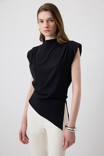Touché Privé BLOUSE WITH SHOULDER PLEAT DETAIL