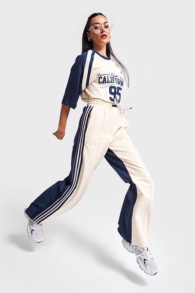 its basic Women's Multiple Colors S5-Cream Navy Blue Knitted Fabric Tracksuit Oversize T-Shirt 2-Piece Combination