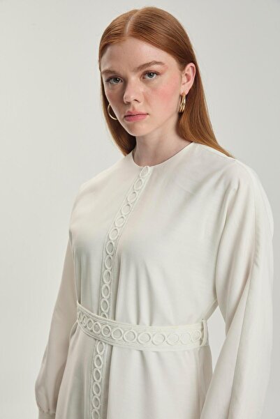Zühre Екрю сукня з поясом з мотивом «Кільце» E-0495