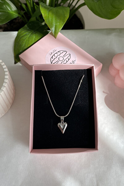 shop قلادة على شكل قلب بسيطة باللون الفضي